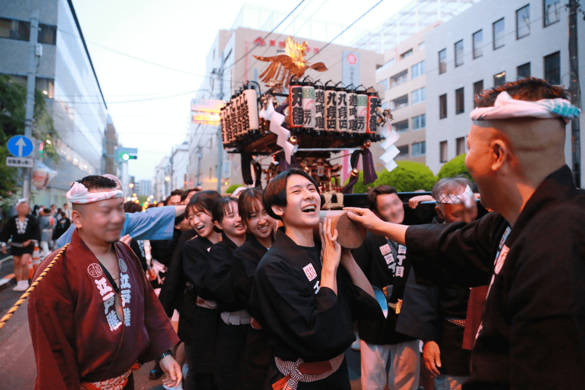 日枝神社山王祭　大御輿町内渡御に千修社員が参加しました。